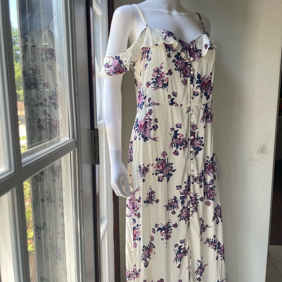 Xhilaration ruffle floral maxi dress - Picture 2 of 12